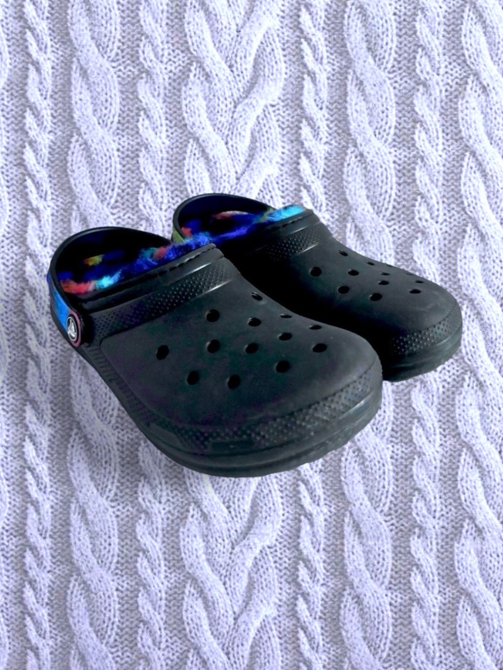 Crocs Big Kids Youth 4 Unisex Boys Or Girls Black Lined Clogs Rainbow Fuzzy - Picture 6 of 10